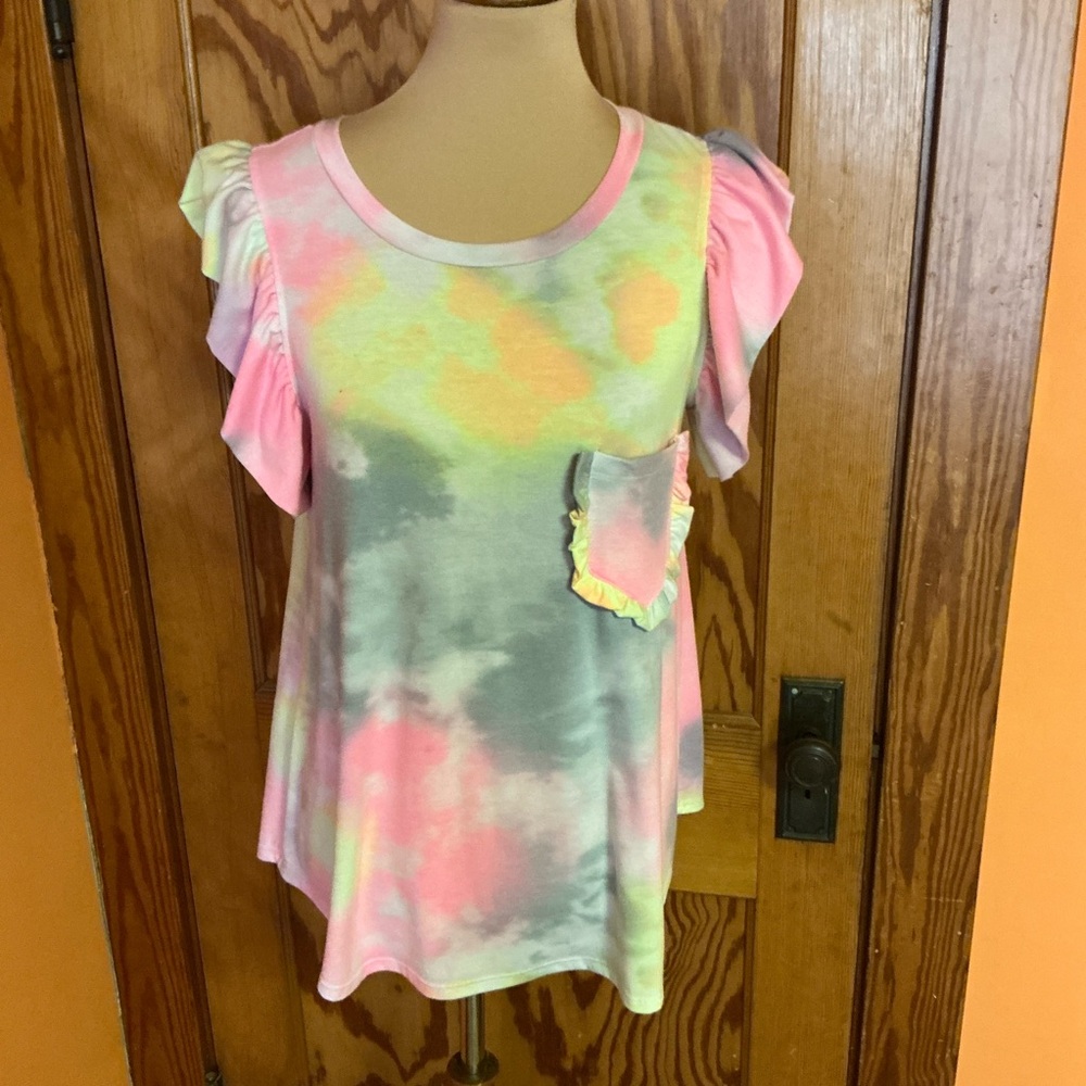 Feminine Pastel Tie Dye Top Heimish USA Ruffle Sleeve Pocket Top - Picture 6 of 9